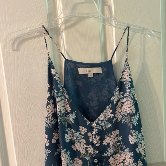 Ann Taylor loft, camisole, floral pattern button detail size medium - Picture 3 of 6